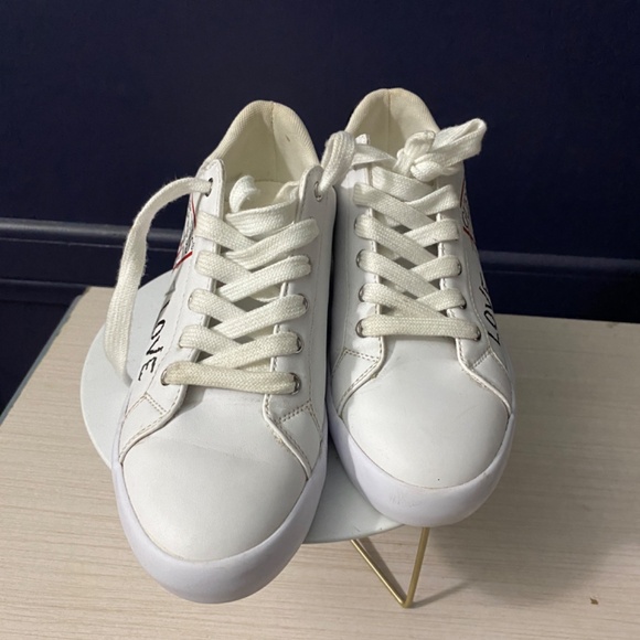 Guess Pathin Casual Sneakers Women' 6.5 M White Faux Leather Low Top Lace Up NEW - Picture 7 of 7